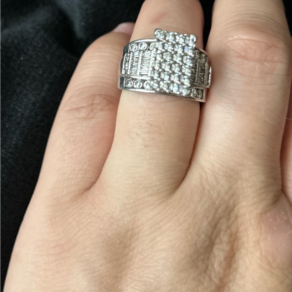 Vintage Sterling Silver Ring with Sparkling Stones